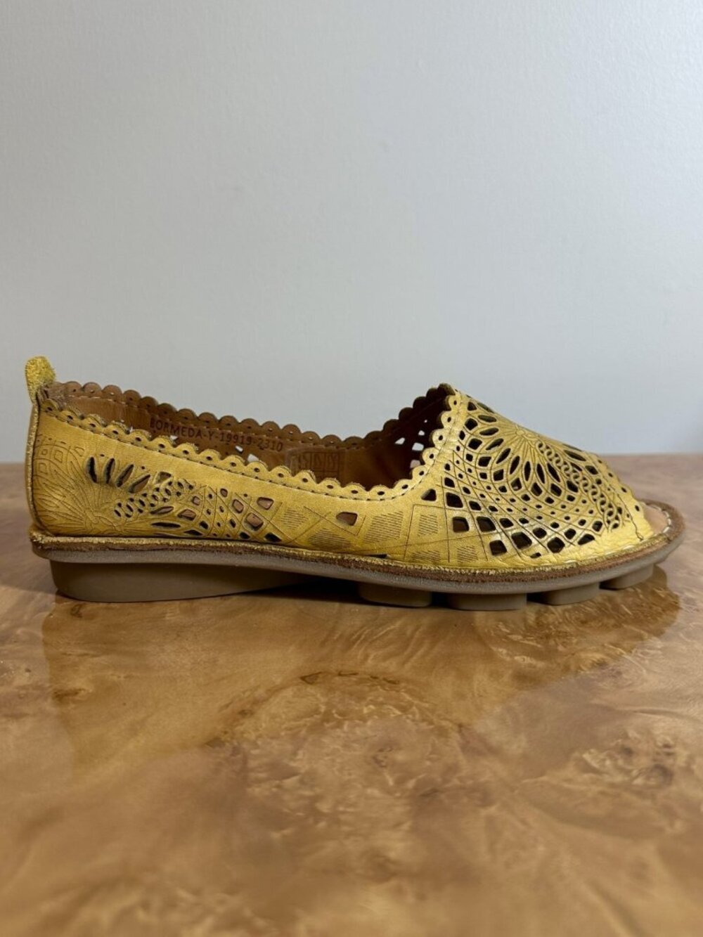 NEW Spring Step Bormeda Yellow Leather Laser Cut Peep Toe Flats Women's 37/6.5